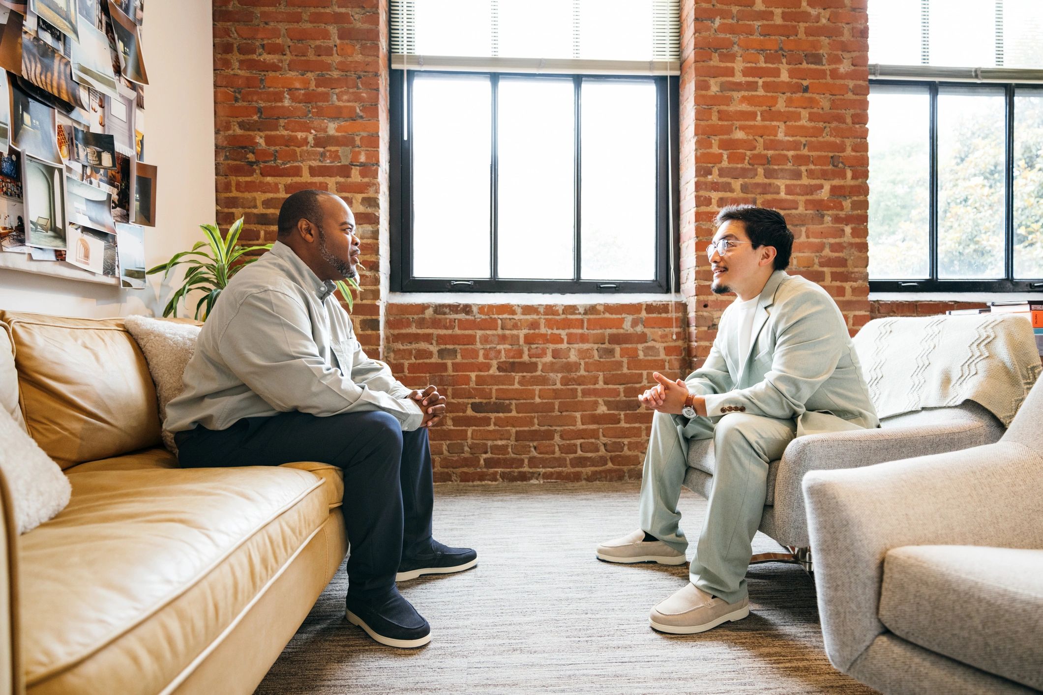 Supportive counselling conversation in a calm setting